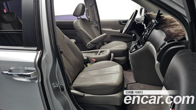 Kia Carnival 2013 thumb 10