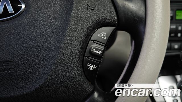 Kia Carnival 2013 thumb 12