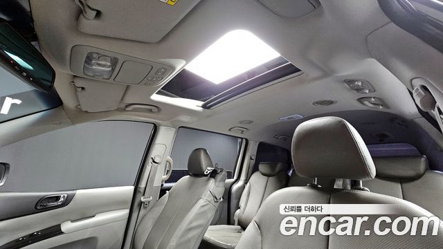Kia Carnival 2013 thumb 11