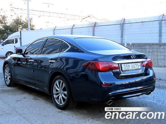 Infiniti Q70 2019 thumb 4