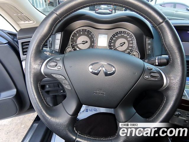 Infiniti Q70 2019 thumb 8