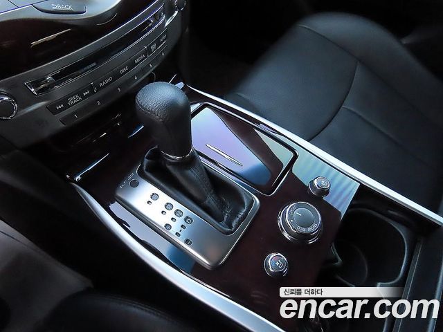 Infiniti Q70 2019 thumb 10