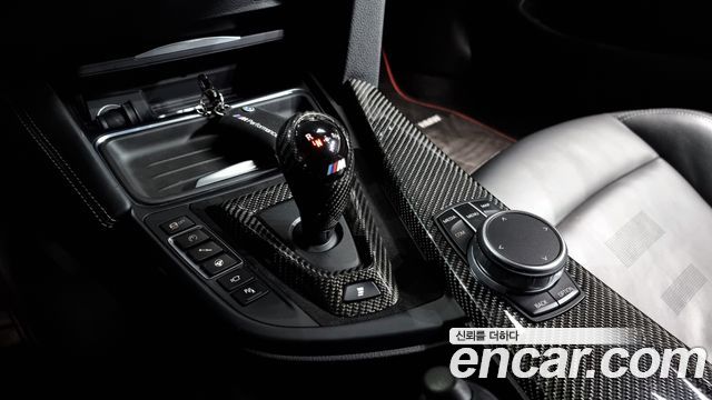 BMW M4 2019 thumb 9