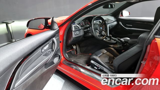 BMW M4 2019 thumb 10