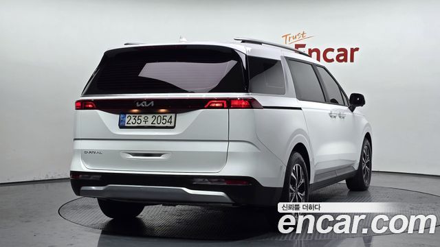 Kia Carnival 2023 thumb 3