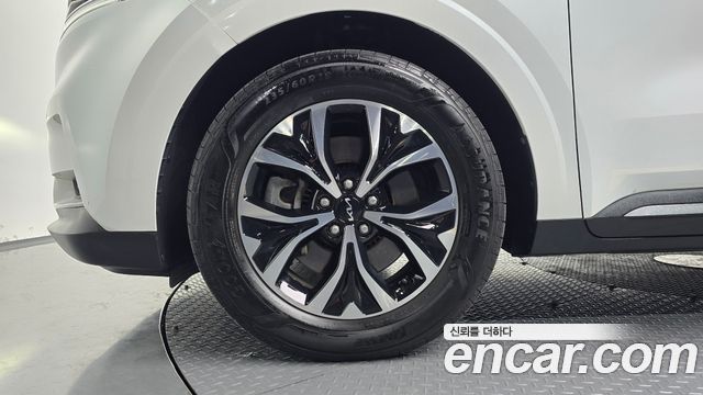 Kia Carnival 2023 thumb 6