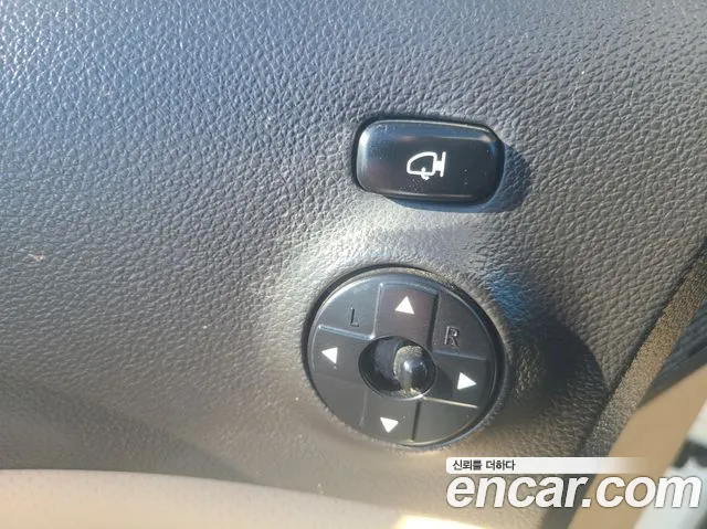 Kia Canival 2012 thumb 9