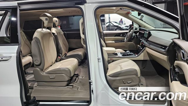 Kia Carnival 2021 thumb 11