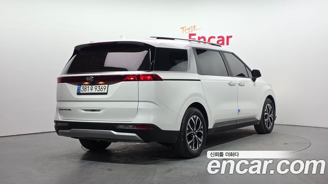 Kia Carnival 2021 thumb 3