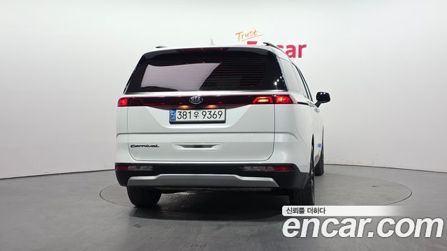 Kia Carnival 2021 thumb 5