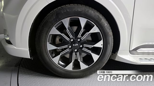 Kia Carnival 2021 thumb 5