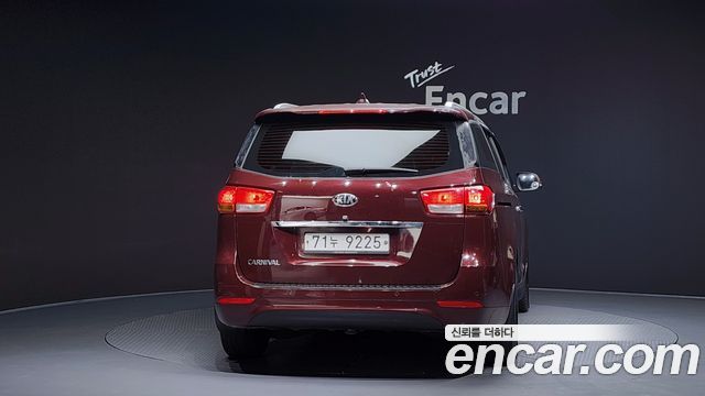 Kia Carnival 2015 thumb 5
