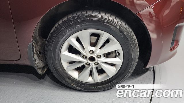 Kia Carnival 2015 thumb 6