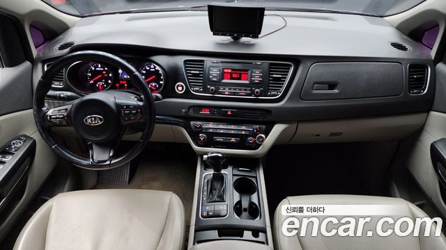 Kia Carnival 2015 thumb 8