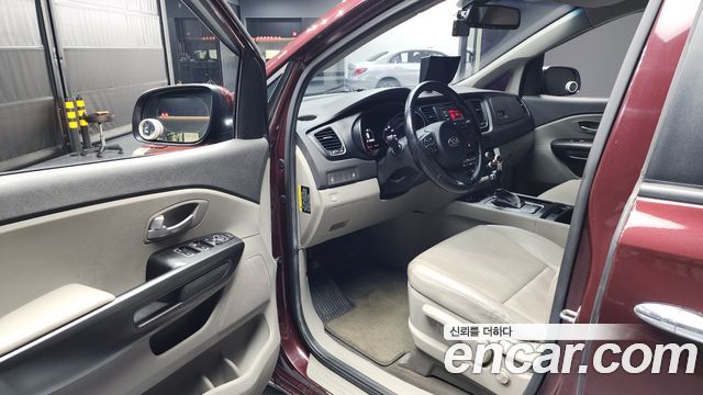 Kia Carnival 2015 thumb 10