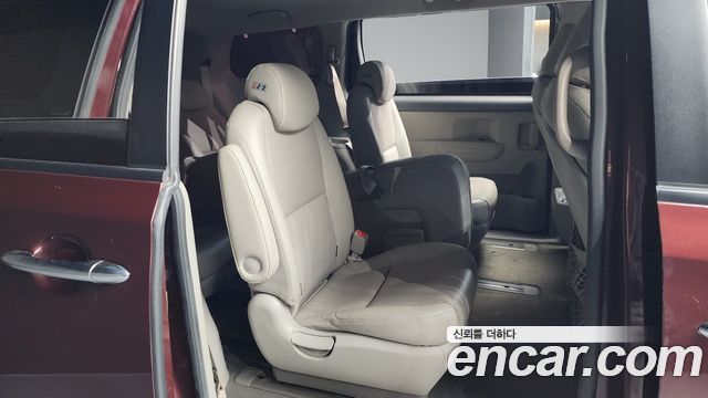 Kia Carnival 2015 thumb 12