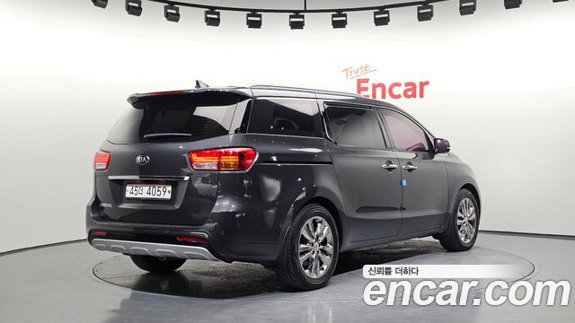 Kia Carnival 2018 thumb 3