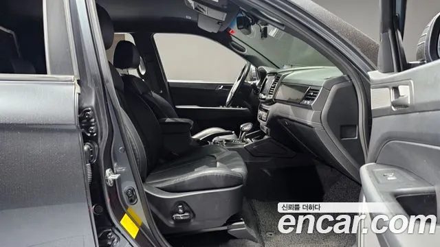 SsangYong Rexton 2021 thumb 11