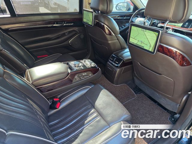 Genesis G90 2016 thumb 9