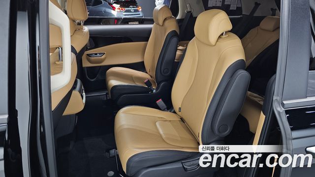 Kia Carnival 2021 thumb 11
