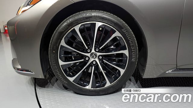 Lexus LS 2021 thumb 6