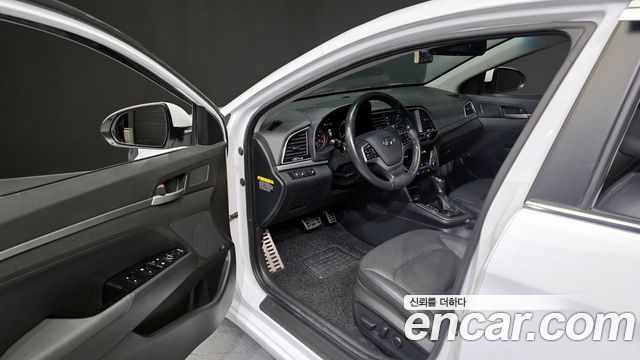 Hyundai Avante 2017 thumb 11