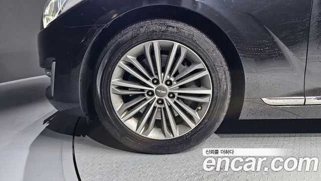 Genesis G90 2018 thumb 5
