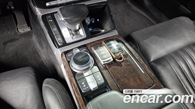 Genesis G90 2018 thumb 9