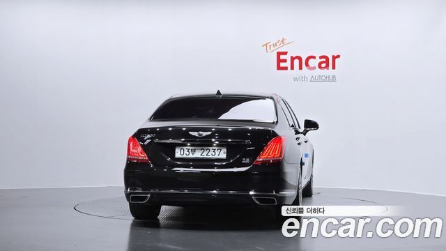Genesis G90 2017 thumb 5