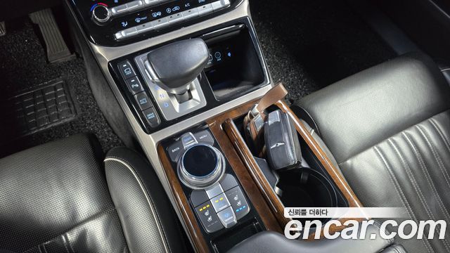 Genesis G90 2017 thumb 10
