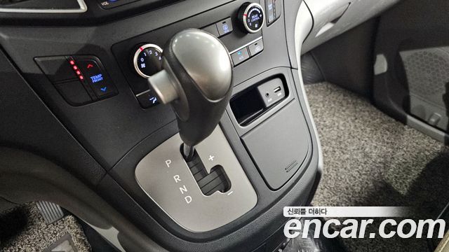 Hyundai Starex 2017 thumb 10