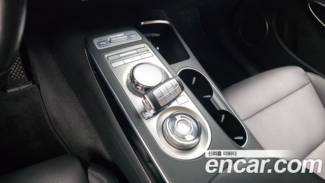 Genesis GV70 2021 thumb 10