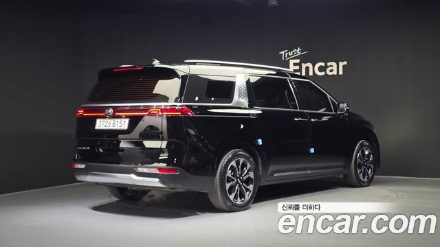 Kia Carnival 2021 thumb 3