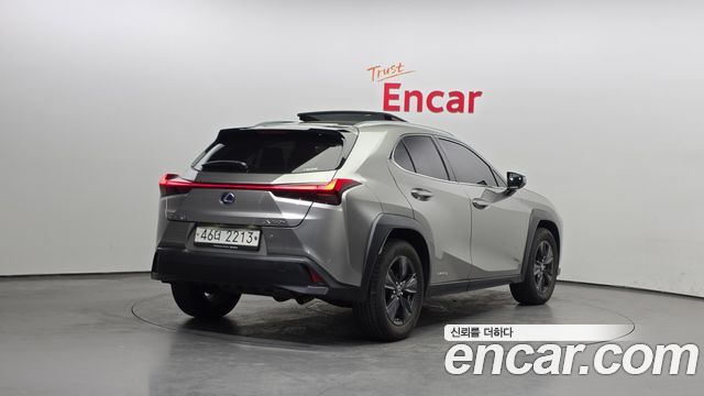 Lexus UX 2019 thumb 3