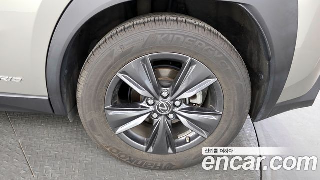 Lexus UX 2019 thumb 6