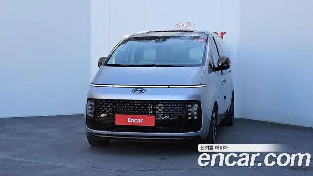 Hyundai Staria 2023 thumb 4