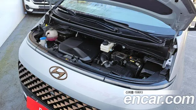 Hyundai Staria 2023 thumb 6