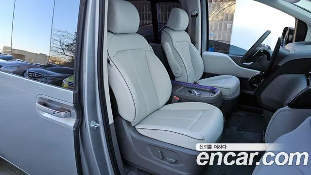 Hyundai Staria 2023 thumb 10