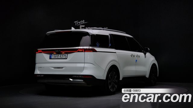 Kia Carnival 2023 thumb 3