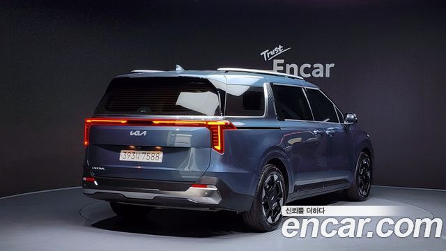 Kia Carnival 2024 thumb 3