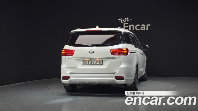 Kia Carnival 2018 thumb 5
