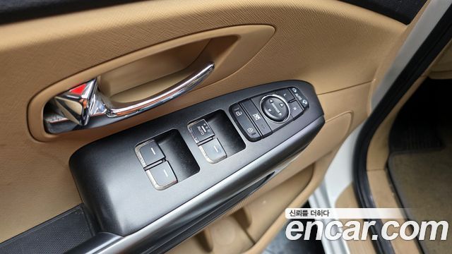Kia Carnival 2018 thumb 12