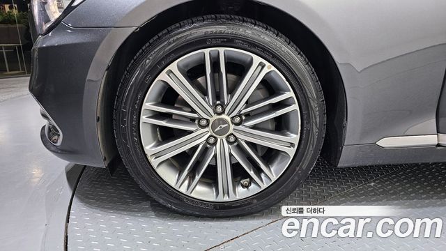 Genesis G80 2017 thumb 6