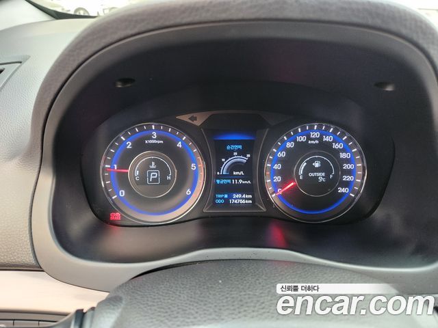 Hyundai i40 2013 thumb 10