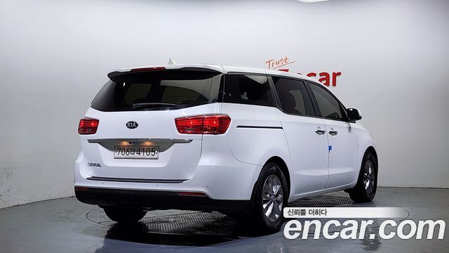 Kia Carnival 2018 thumb 3
