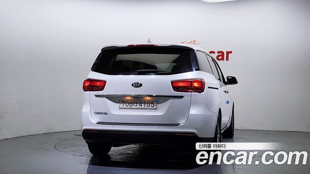 Kia Carnival 2018 thumb 5