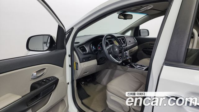 Kia Carnival 2018 thumb 11