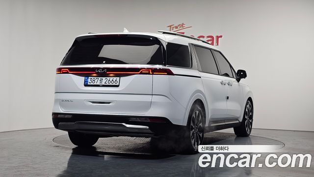 Kia Carnival 2023 thumb 2