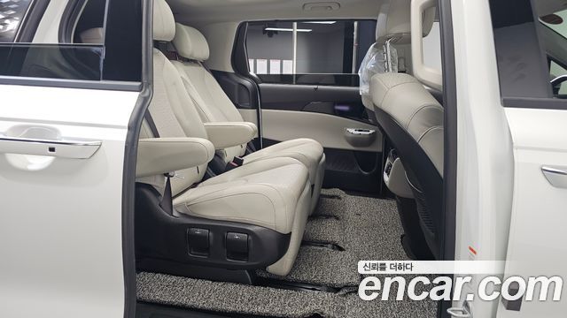 Kia Carnival 2023 thumb 12