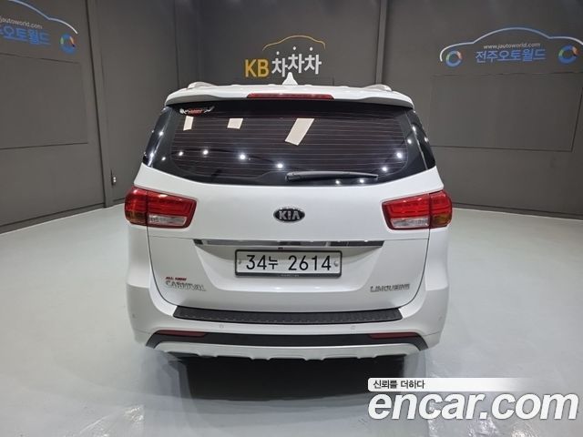 Kia Carnival 2015 thumb 5